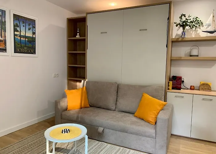 A Cote Du Avec Terrasse Appartement *